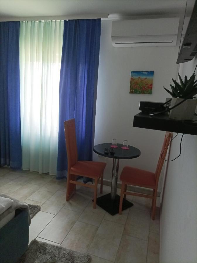 Arena Nikic Hotel Осиек Екстериор снимка