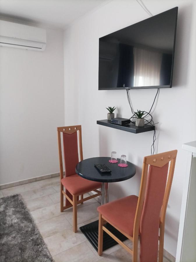 Arena Nikic Hotel Осиек Екстериор снимка